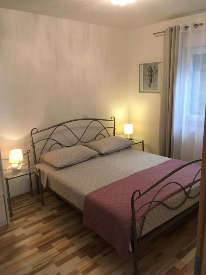 Apartments Salona Трогір Екстер'єр фото