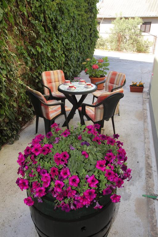 Apartments Salona Трогір Екстер'єр фото