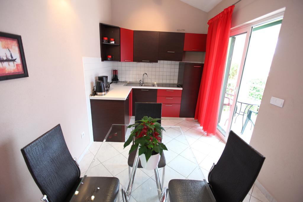 Apartments Salona Трогір Екстер'єр фото
