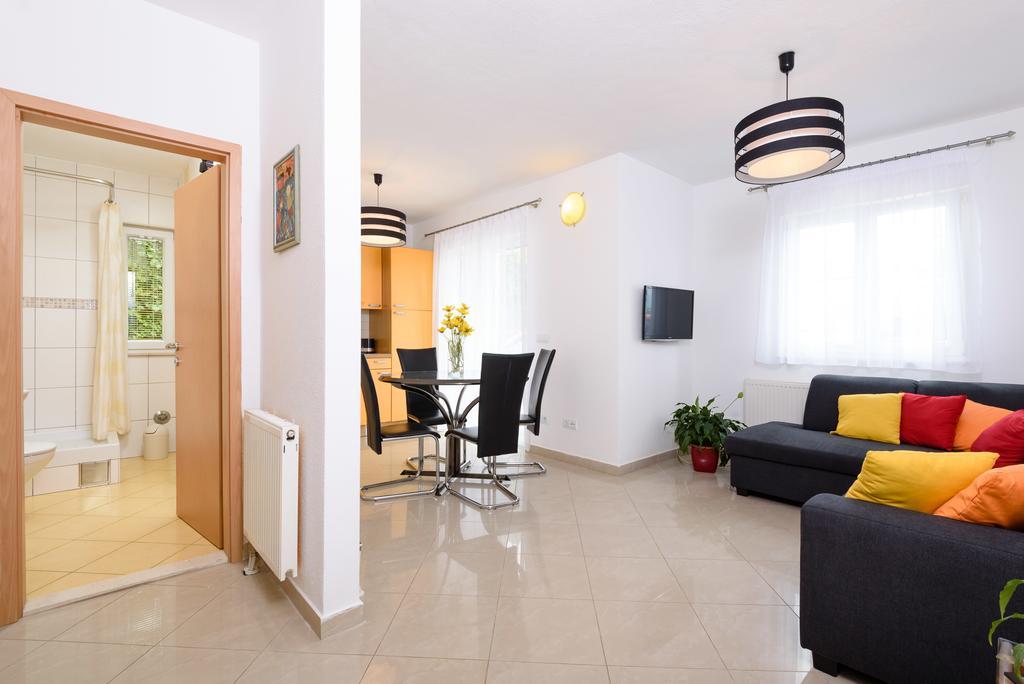 Apartments Salona Трогір Екстер'єр фото