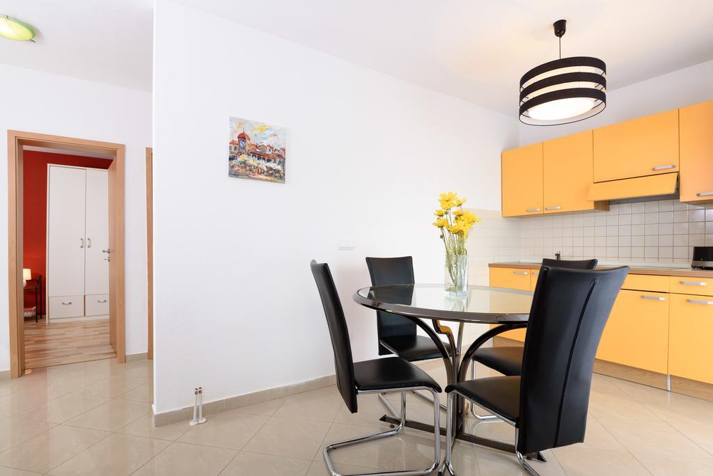 Apartments Salona Трогір Екстер'єр фото