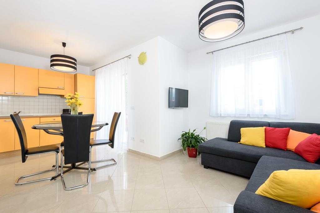 Apartments Salona Трогір Екстер'єр фото