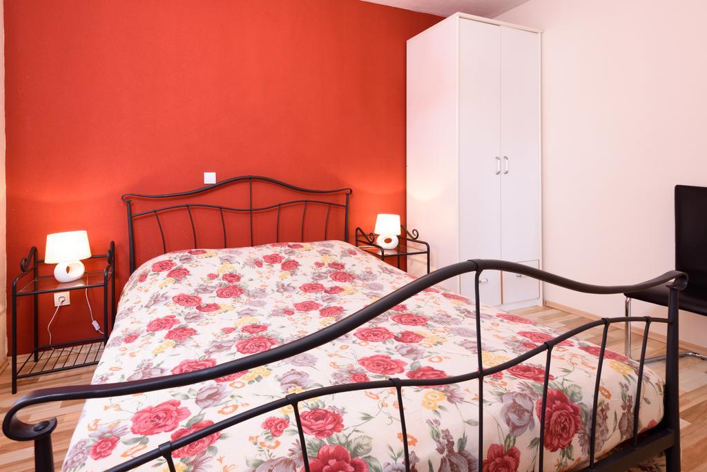 Apartments Salona Трогір Екстер'єр фото
