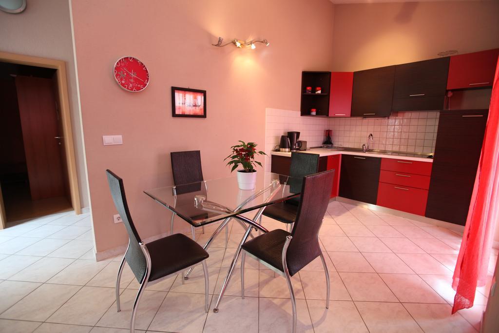 Apartments Salona Трогір Екстер'єр фото