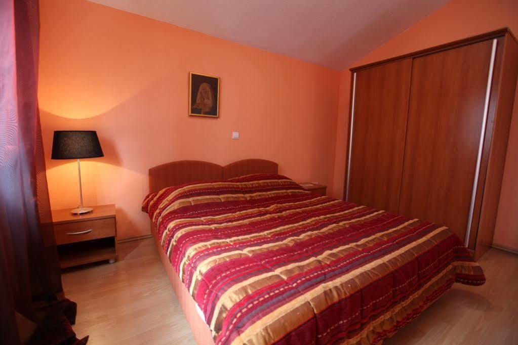 Apartments Salona Трогір Екстер'єр фото